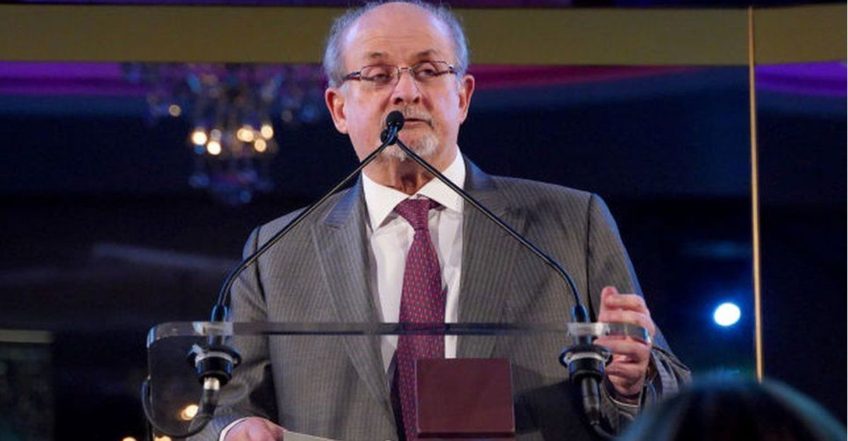 সালমান রুশদি ভেন্টিলেটরে, কথা বলতে পারছেন না