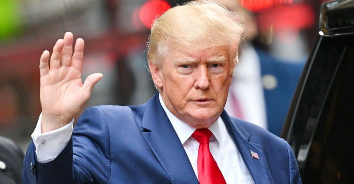 ট্রাম্পের বাসভবন থেকে গোপন নথি উদ্ধার