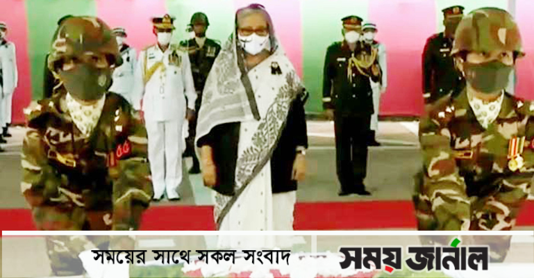 টুঙ্গিপাড়ায় বঙ্গবন্ধুর সমাধিতে প্রধানমন্ত্রীর শ্রদ্ধা