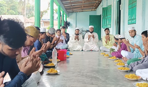 বঙ্গবন্ধুর ৪৭ তম শাহাদাত বার্ষিকী উপলক্ষে বৃক্ষ রোপন ও দোয়া মাহফিল অনুষ্ঠিত