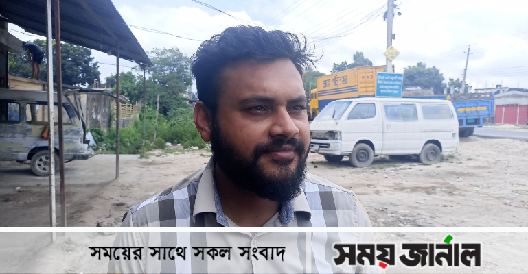 মাইকিং করে কুড়িয়ে পাওয়া টাকার মালিককে খুজঁছে যুবক