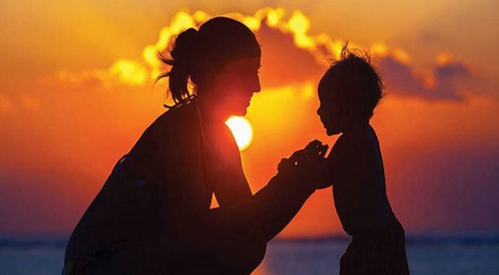 মাকে কাঁদিয়ে বেশি দূর যাওয়া যায়না