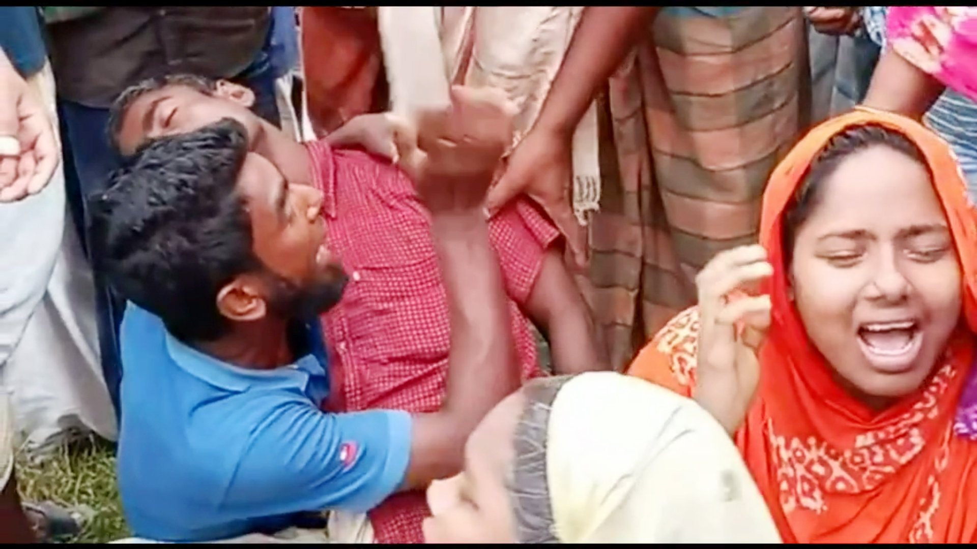 এসএসসি পরীর্ক্ষাথী জাহদিুলরে মরদেহো উপুড় হয়ে পড়ে ছিলো জমতিে