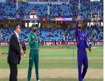 টস জিতে পাকিস্তানকে ব্যাট করতে পাঠালো ভারত