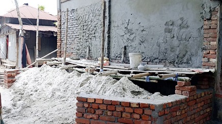 মোরেলগঞ্জে সরকারি জমিতে পাকা ইমারত, বাঁধা দেওয়ায়  ইউপি সদস্য লাঞ্ছিত