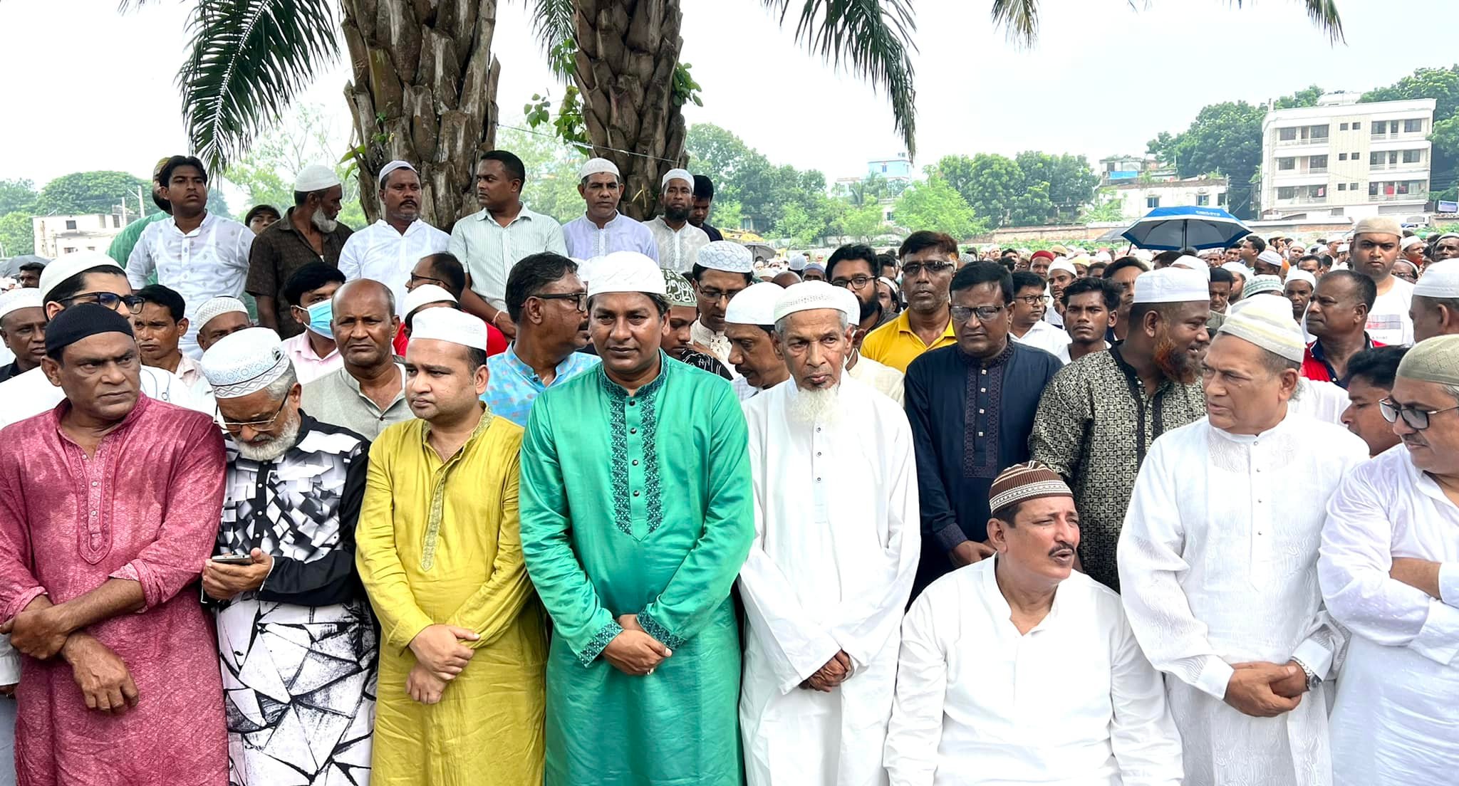 নাটোর জেলা বিএনপির আহবায়ক আমিনুল হকের জানাযা, দলমত নির্বিশেষে মানুষের ঢল