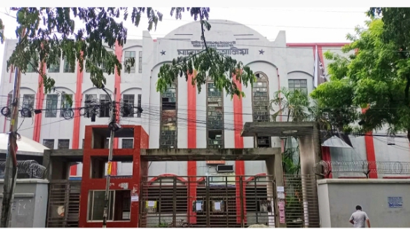 বিশুদ্ধ পানির অভাবে সীমাহীন কষ্টে রয়েছে আলিয়া মাদ্রাসার শিক্ষার্থীরা