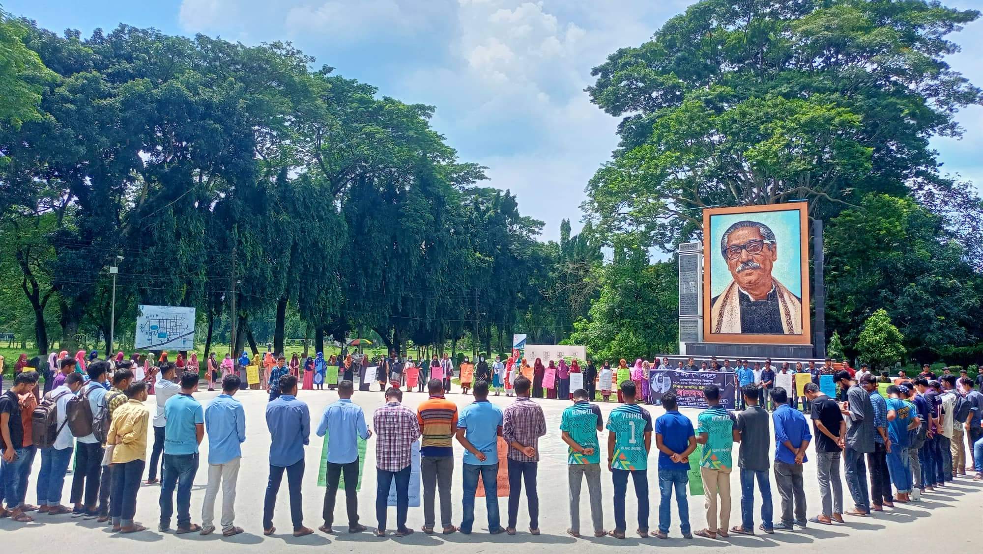 ‘ভালোবেসে যার সাথে ঘর বেঁধেছে সে-ই ঊর্মির ঘাতক’