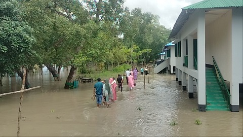 নিম্নচাপের প্রভাবে মোংলাসহ সুন্দরবন প্লাবিত