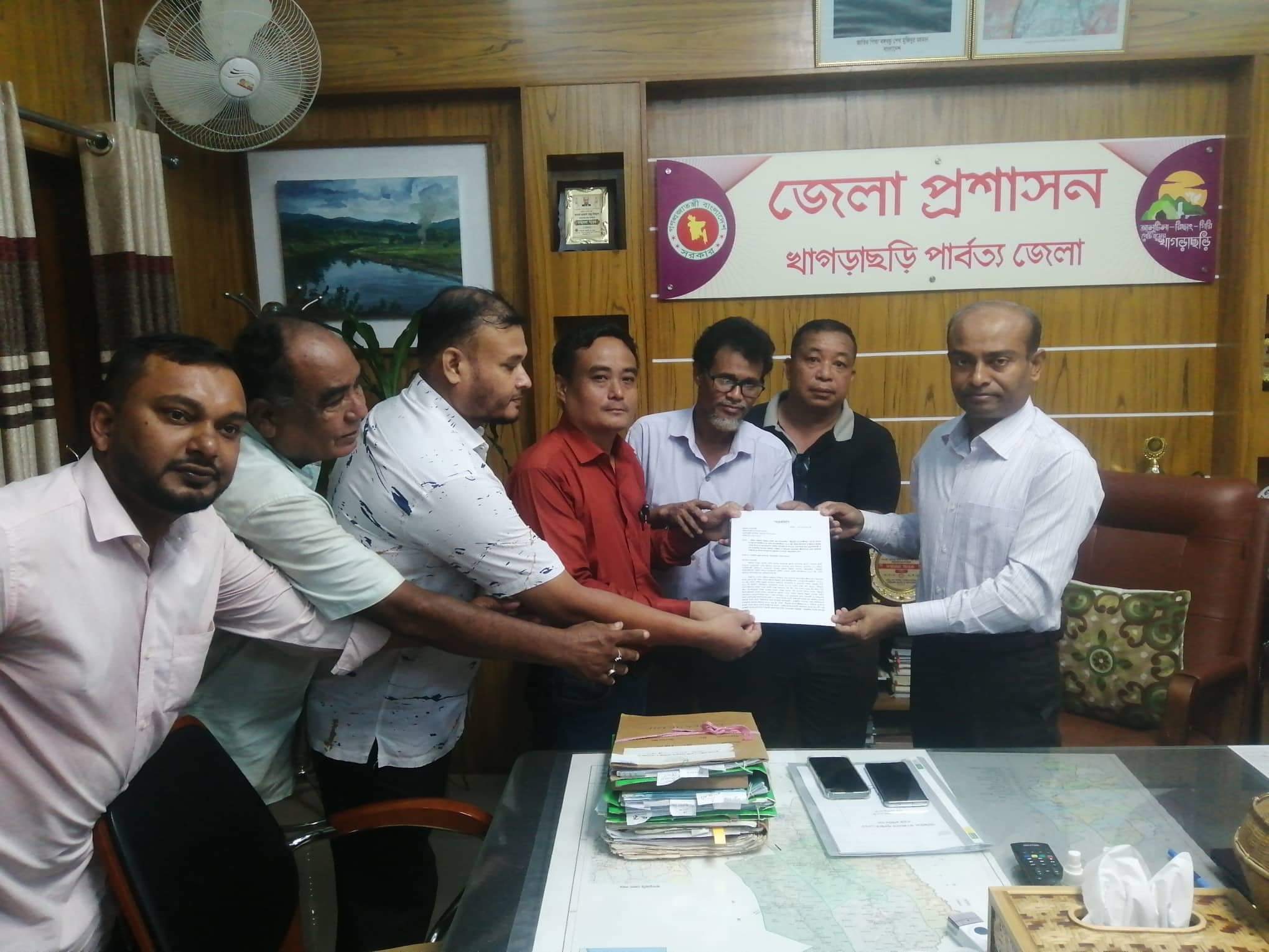 উন্নয়ন বোর্ড রাবার শাখার কর্মচারীদের মানববন্ধন, প্রধানমন্ত্রীকে স্মারকলিপি