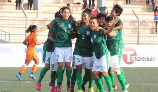 ভারতকে হারিয়ে নারী ফুটবলে ইতিহাস গড়েছে বাংলাদেশ