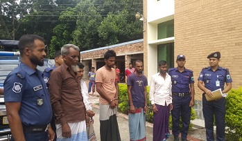 নাটোরে ৬ ডাকাত গ্রেফতার