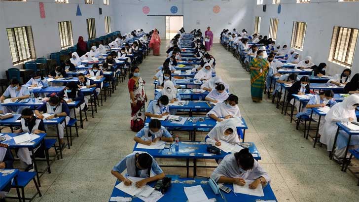 অর্থলোভে প্রশ্নফাঁসে জড়িত সরাসরি কেন্দ্র সচিব,নকলও হচ্ছে অবাধে