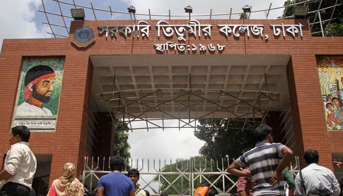 হলে না থাকায় বাস থেকে শিক্ষার্থীদের নামিয়ে দিল ছাত্রলীগ নেতা