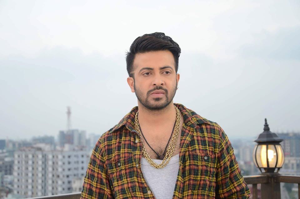 ‘ধর্ষণ’ করেছিলেন শাকিব খান, ফেসবুকে তথ্য ছড়ালেন সাংবাদিক মিলি