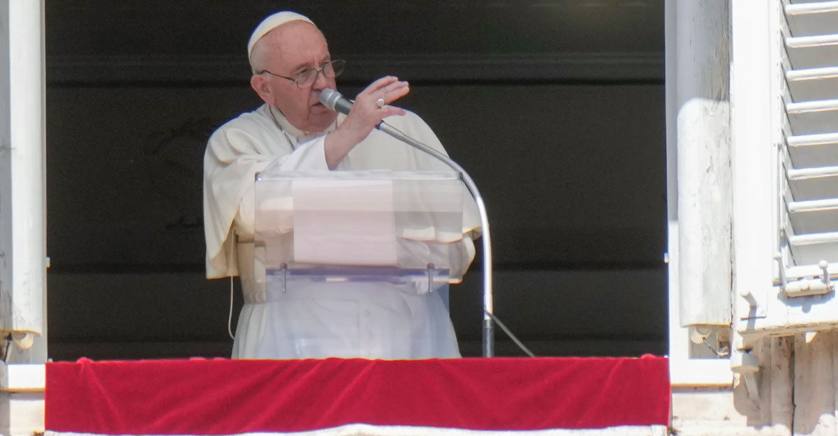 পুতিনের কাছে ভালবাসার দোহাই,সহিংসতা ও মৃত্যুর এই চক্রটি বন্ধ করতে তাকে বিনীতভাবে অনুরোধ করছি :পোপ ফ্রান্সিস