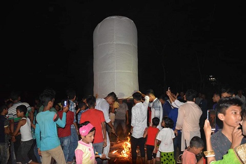 আকাশে ফানুস, নদীতে কল্প জাহাজ: বৌদ্ধদের শুভ প্রবারণা পূর্নিমা