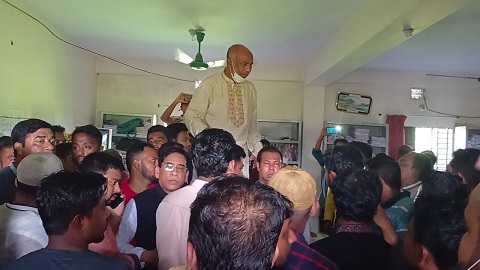 জাতীয় পতাকা উত্তোলন নিয়ে আ.লীগের সম্মেলন পন্ড,আহত ৫