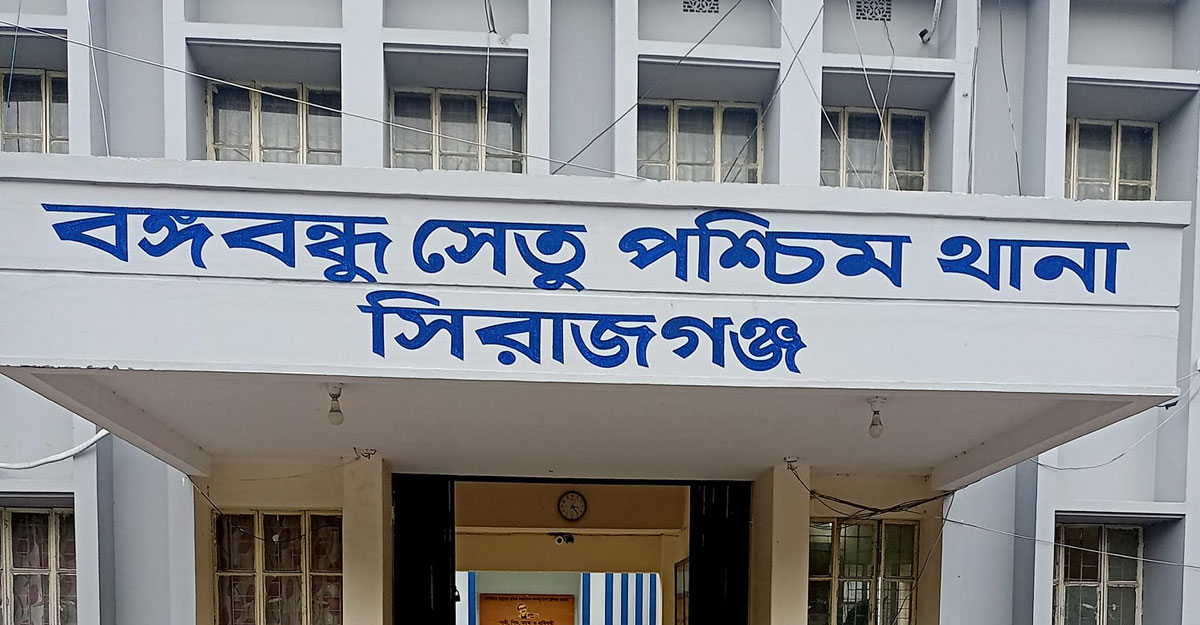 সিরাজগঞ্জে পুলিশের মাইক্রোবাসে ছিনতাই