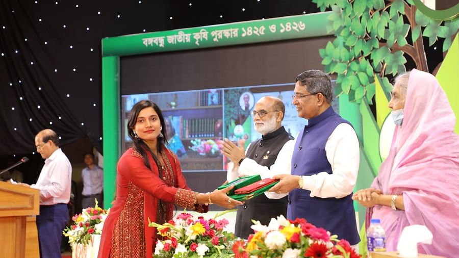 শুধু নিজে নয়, অন্যদের স্বাবলম্বী করতে নাসরিন এখন দিচ্ছেন প্রশিক্ষণ