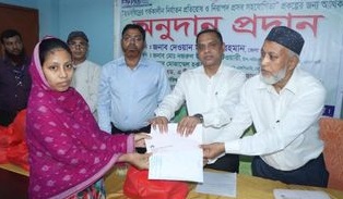 হতদরিদ্র নারীরা পেল গর্ভকালীন ওষুধ, পুষ্টিকর খাবার ও অনুদান