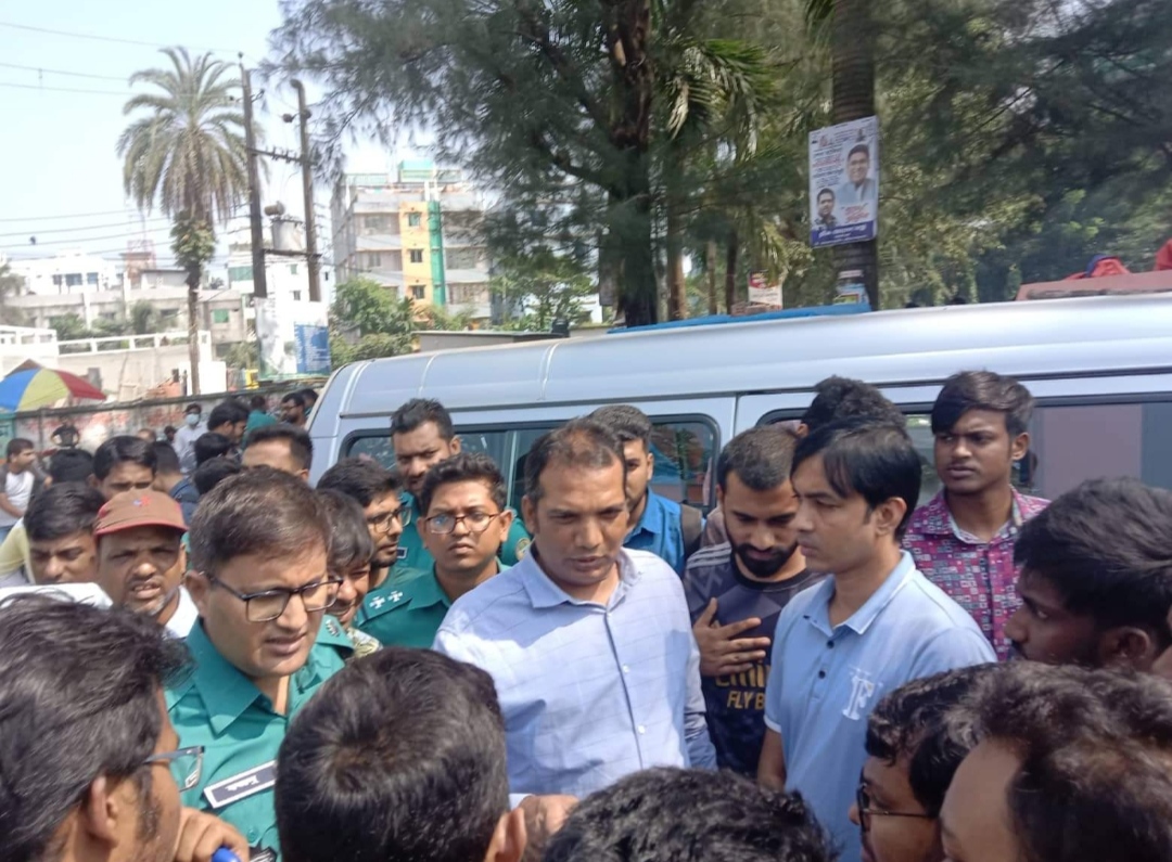 স্থানীয় বখাটে কর্তৃক মারধরের শিকার বরিশাল বিশ্ববিদ্যালয়ের শিক্ষার্থী