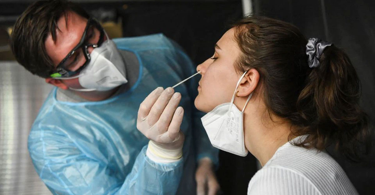 করোনায় মৃত্যু হাজারের নিচে, শনাক্ত আরও ৩ লাখ