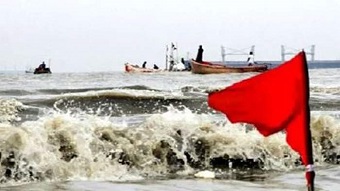 ভারি বৃষ্টি ও জলোচ্ছ্বাসের আশঙ্কা, ৩ নম্বর সতর্ক সংকেত