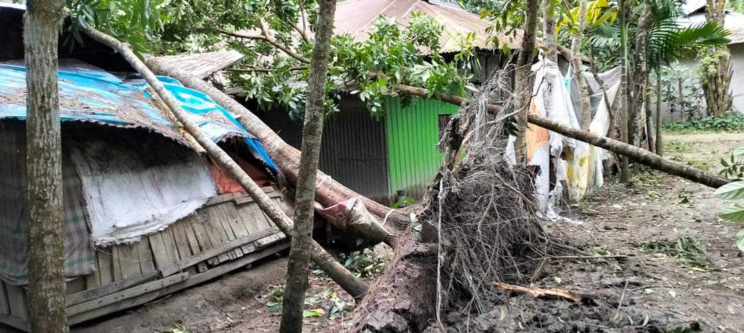 নোয়াখালীতে বাড়ি ফিরছে মানুষ, এক শিশুর প্রাণহানি