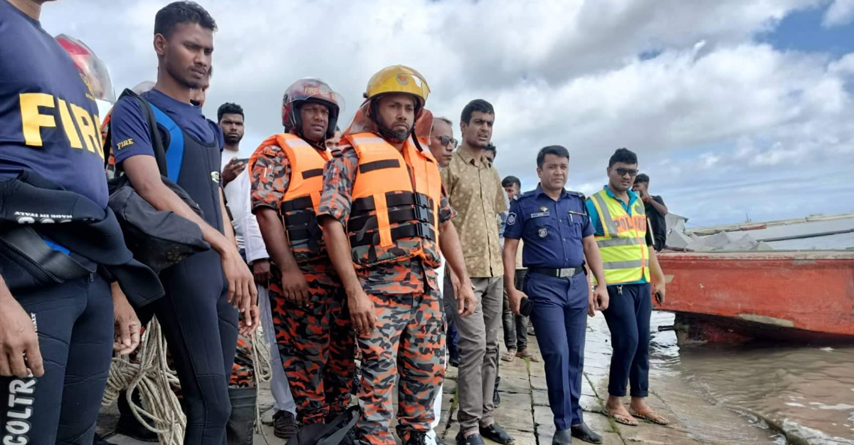 মিরসরাইয়ে নিখোঁজ ড্রেজার শ্রমিকদের্কে এখনো কাউকেই উদ্ধার করা যায়নি