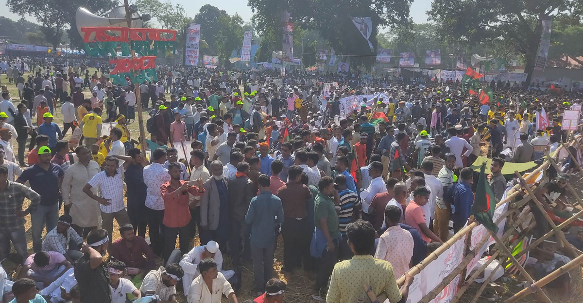 সমাবেশস্থলে বিএনপির নেতা-কর্মীর ঢল