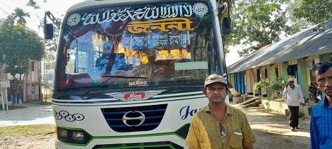 অতিরিক্ত ভাড়া ও নারীদের হয়রানির প্রতিবাদ করায় সাংবাদিকদের উপর হামলা