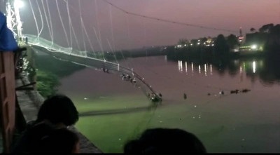 গুজরাটে ব্রিজ ভেঙে নিহতের সংখ্যা বেড়ে ৯১, নিখোঁজ শতাধিক