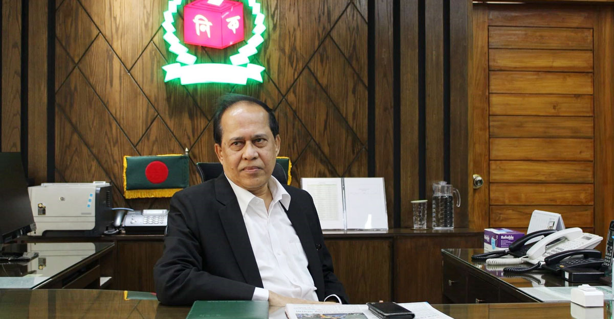 আজকের নির্বাচনে কোনো অনিয়ম চোখে পড়েনি : সিইসি