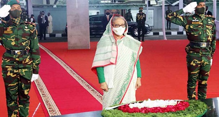 জেলহত্যা দিবসে বঙ্গবন্ধুর প্রতিকৃতিতে প্রধানমন্ত্রীর শ্রদ্ধা