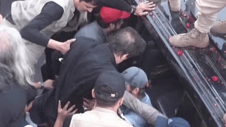 লংমার্চে গুলিবিদ্ধ হলো ইমরান খান