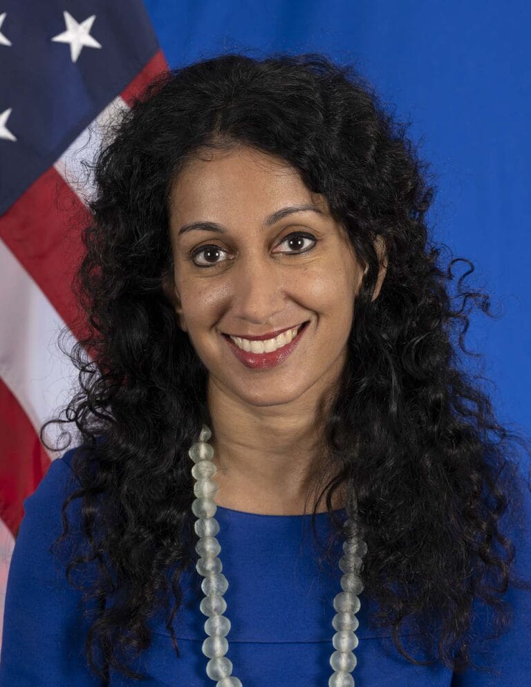 ঢাকায় পৌঁছেছেন মা‌র্কিন উপ-সহকারী মন্ত্রী আফরিন আক্তার