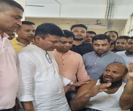 চৌদ্দগ্রামে বিএনপি নেতার উপর সন্ত্রাসী হামলা, প্রতিবাদে বিক্ষোভ