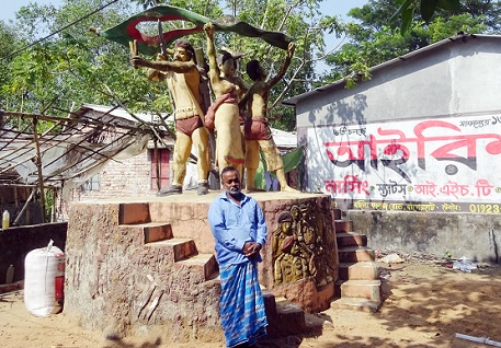 আজও স্মৃতি কাঁদিয়ে বেড়ায়