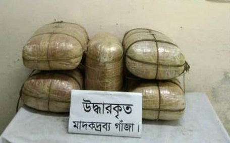 কুড়িগ্রামের ধরলা নদীতে নৌকাসহ ২৭ কেজি গাঁজা উদ্ধার