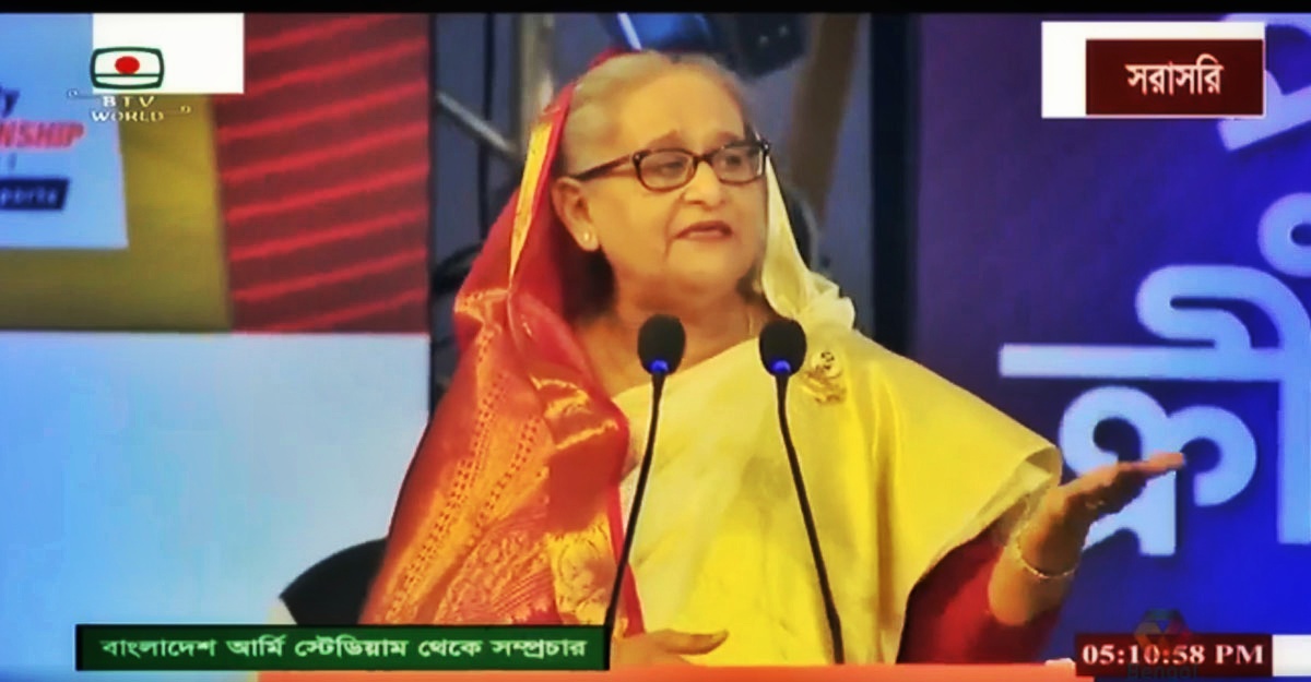 প্রধানমন্ত্রী বলেন যখনই সময় পাই খেলা দেখি