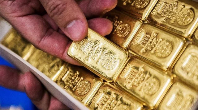 বাস থেকে ৬৩৭ ভরি স্বর্ণ উদ্ধার, ভারতীয় নাগরিকসহ আটক ১২