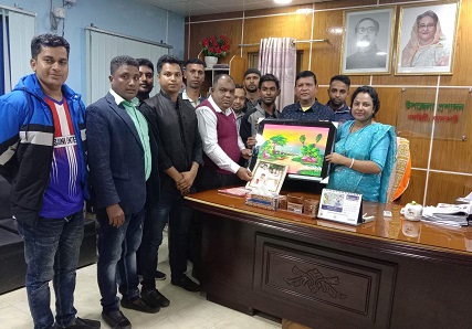 নলছিটিতে সাংবাদিকদের পক্ষ থেকে ইউএনওকে বিদায় সংবর্ধনা