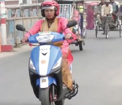 বিশ্বকাপ ফুটবলের উন্মাদনায় ভক্তের কান্ড