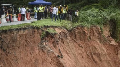 মালয়েশিয়ায় ভূমিধসে মৃতের সংখ্যা বেড়ে ২৪