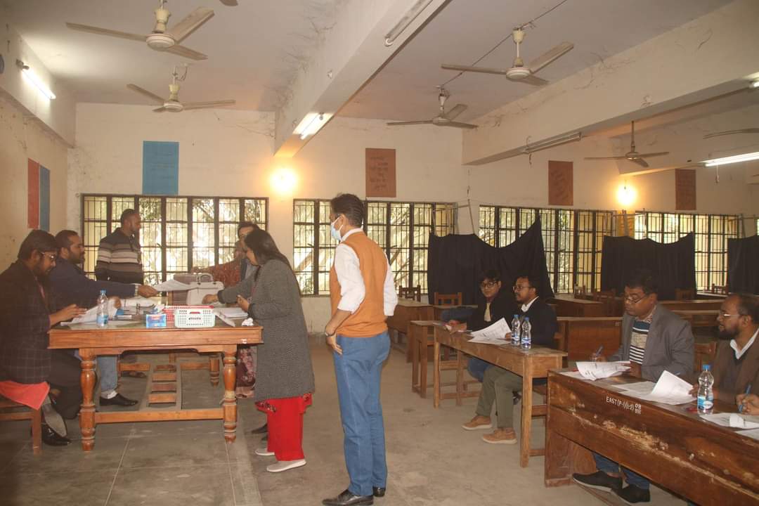 ইবি শিক্ষক সমিতির নির্বাচন: উৎসবমুখর পরিবেশে ভোটগ্রহণ সম্পন্ন