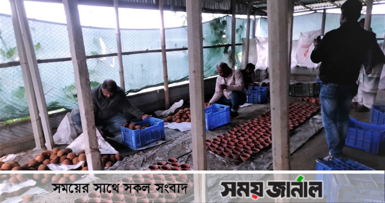 লালপুরে দুই হাজার কেজি ভেজাল গুড় ধ্বংস