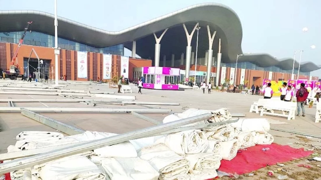 বাণিজ্য মেলায় অব্যবস্থাপনার ছাপ