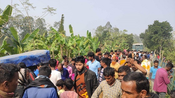 ট্রেনের ধাক্কায় অটোরিকশার ৩ যাত্রী নিহত, আহত ৫