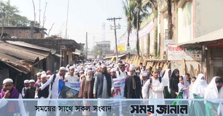 নোয়াখালীতে ছাত্রী ফাহিমা হত্যার প্রতিবাদে মানববন্ধন